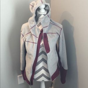 Mountain HardWear medium hooded jacket